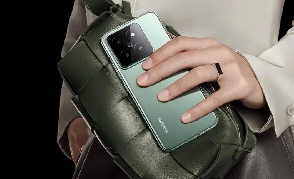 Новый Xiaomi 14 в зеленом цвете