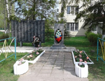 Памятник воинам - землякам в Новогуслево