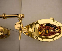 Золотой унитаз за $12 млн