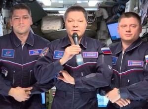 Российские космонавты поздравили сограждан с Днем России с борта МКС