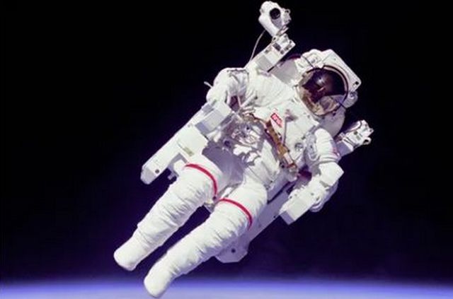 Что мешает американским космонавтам выходить в открытый космос?