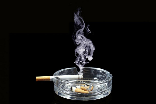 В МЧС уточнили, что новые правила не запрещают курить на балконах