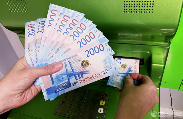 Сбербанк внедрил в банкоматы функцию возврата забытых денег