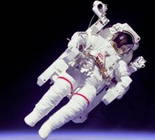 Что мешает американским космонавтам выходить в открытый космос?