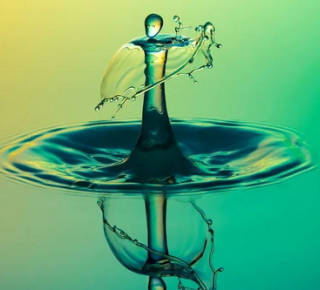 Что произойдет с водой в космосе: испарится или станет льдом?