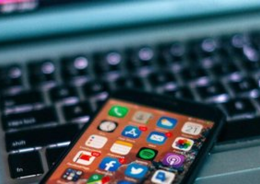 Apple собирается искать запрещённые фото на iPhone пользователей