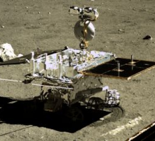 Загадочный объект на обратной стороне Луны