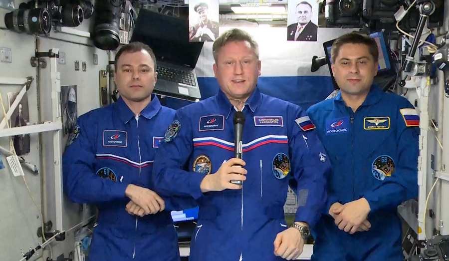 Поздравление из космоса