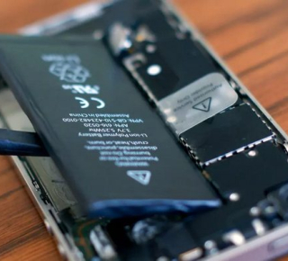 Аккумуляторы в новых iPhone очень быстро деградируют