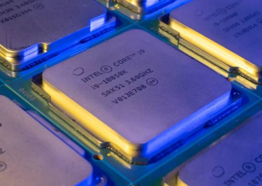 Intel замедлила работу процессоров по всему миру