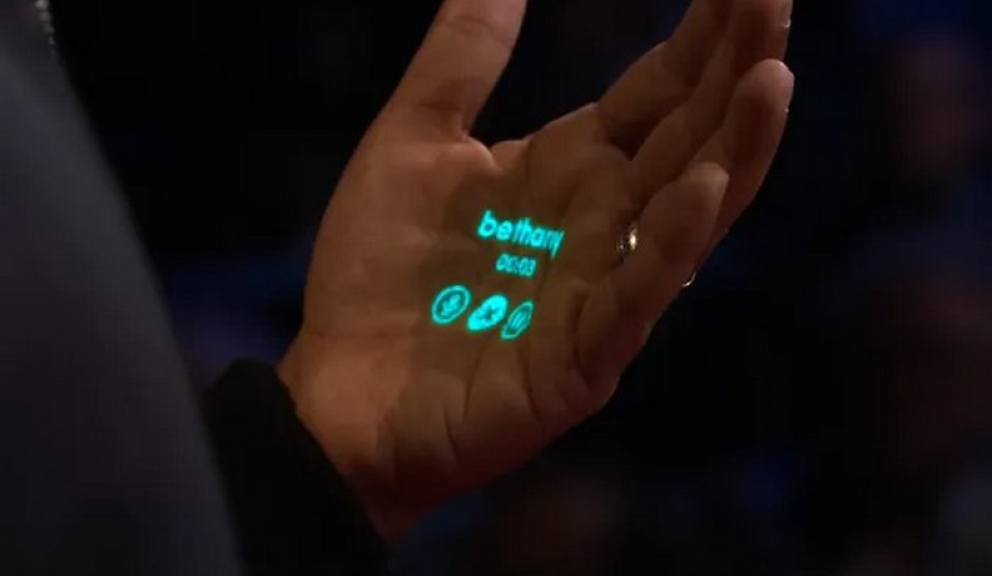 Humane Ai Pin: устройство, которое должно заменить смартфоны?