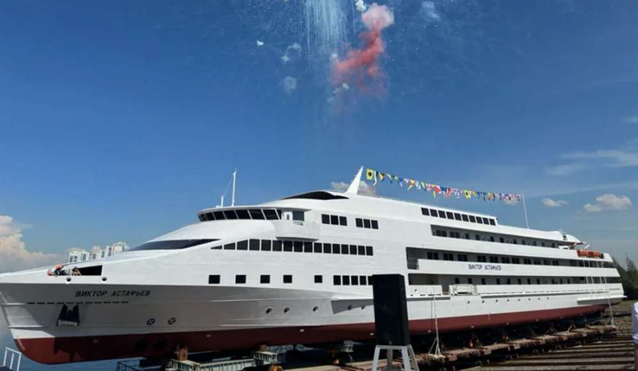 В Петербурге спустили на воду пассажирское судно класса «река-море»