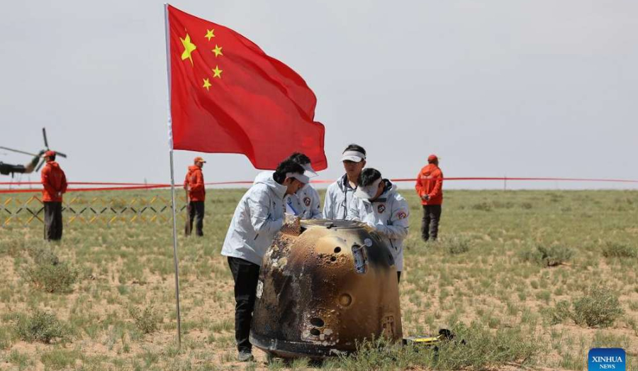 На Землю впервые в истории доставили грунт с обратной стороны Луны