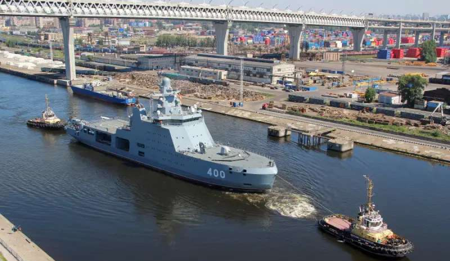 На заводских испытаниях боевой ледокол «Иван Папанин»