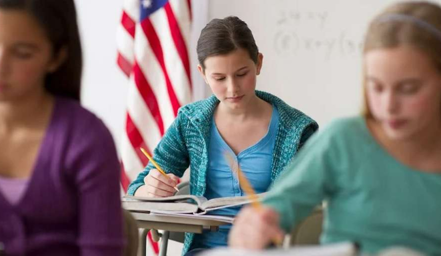 В США начали платить школьникам по 50 долларов за посещение уроков