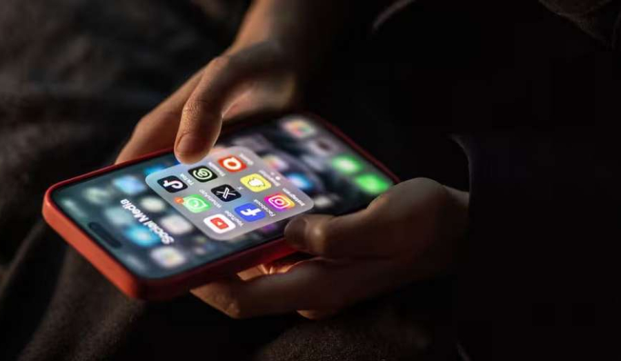 Во Франции депутаты поддержали закон о запрете соцсетей для детей