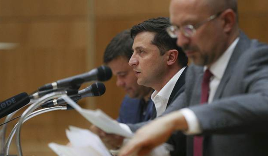 Зеленский собрал срочное совещание по ситуации в Донбассе