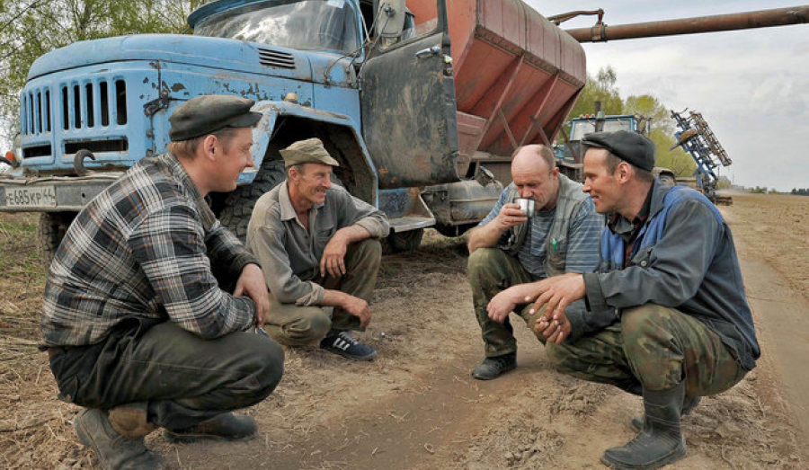 Минздрав предложил снижать зарплату курящим сотрудникам