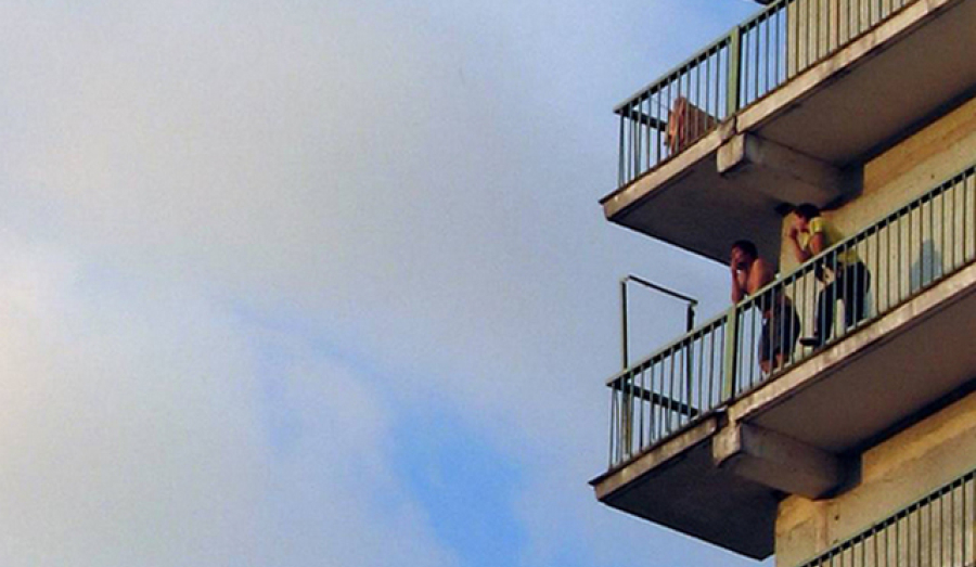 Запрет курить на балконе опровергли физики