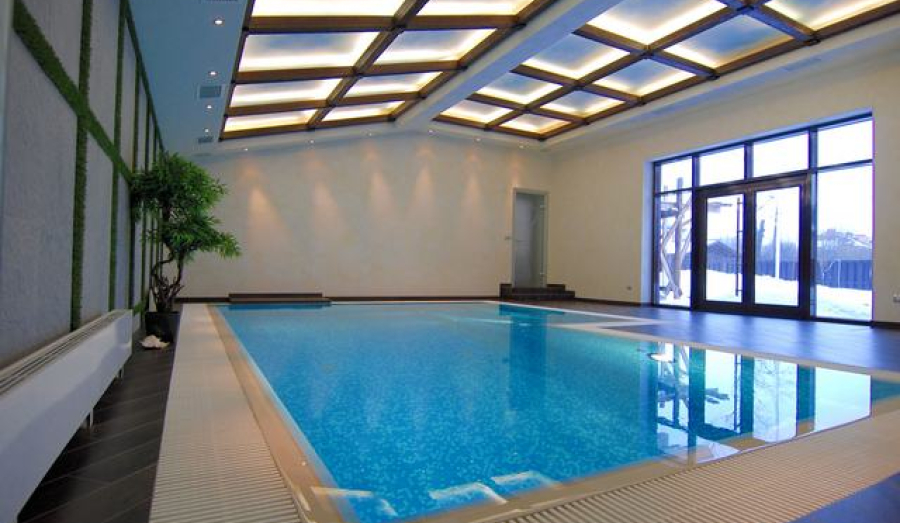 Россиянам разрешили посещать бассейны без справок