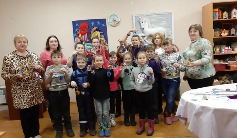 Мастер-класс «Блеск новогодней игрушки" в Ермолинском ДК