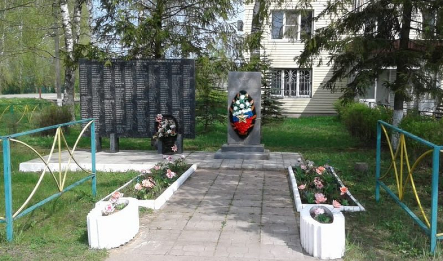 Памятник воинам - землякам в Новогуслево