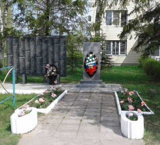 Памятник воинам - землякам в Новогуслево