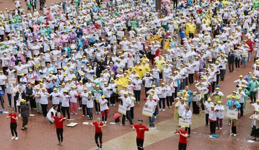 Пенсионеры Талдома в танцевальном флэшмобе