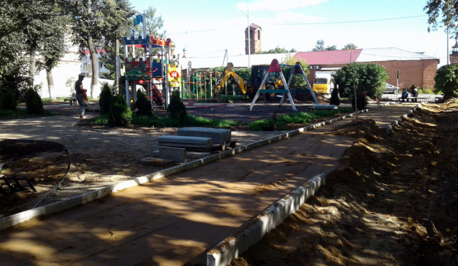 Обновление городского сквера продолжается