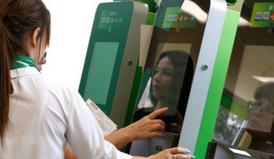 Банки стали распознавать клиентов на входе в офис